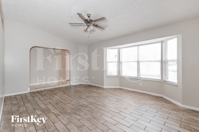 Building Photo - 1158 SW Hunnicut Ave