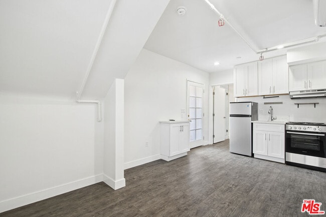 Building Photo - 9221 Alcott St