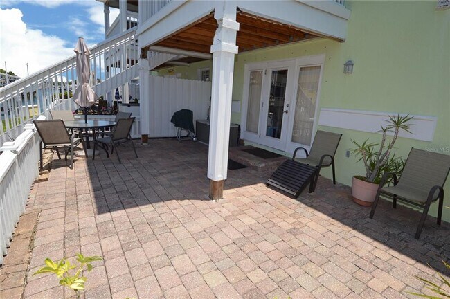 Building Photo - 5245 Coquina Key Dr SE