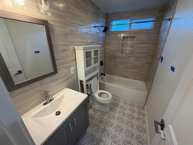 Building Photo - Updated and Modern 3BD/2BA Single Family Home Near Andrew Christensen Middle School in Livermore!