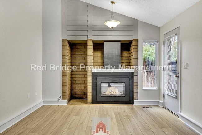 Building Photo - 17036 NE Oregon St