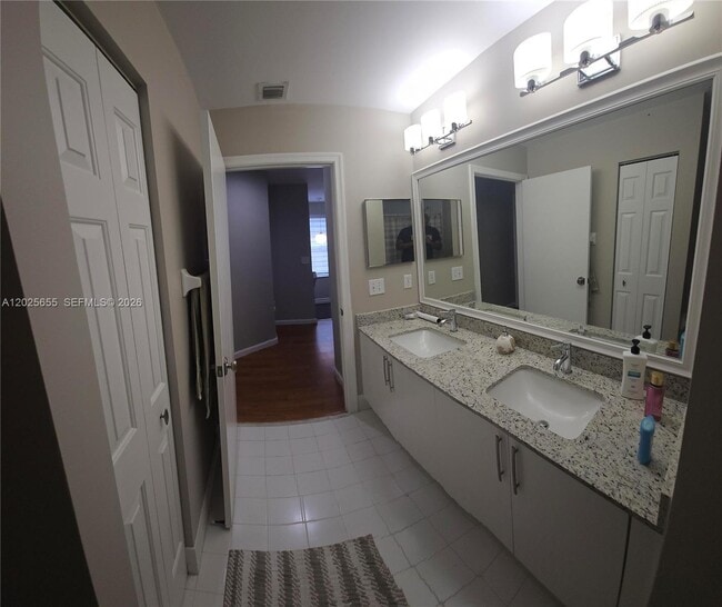 Building Photo - 2950 SW 163rd Ave