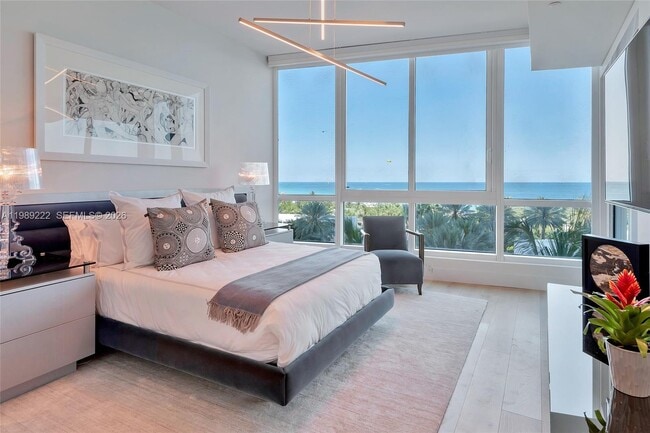 Building Photo - 100 South Pointe Dr