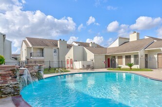 Building Photo - 12707 Bellaire Blvd