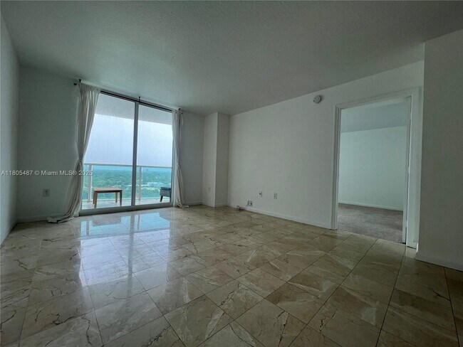 Building Photo - 2101 Brickell Ave