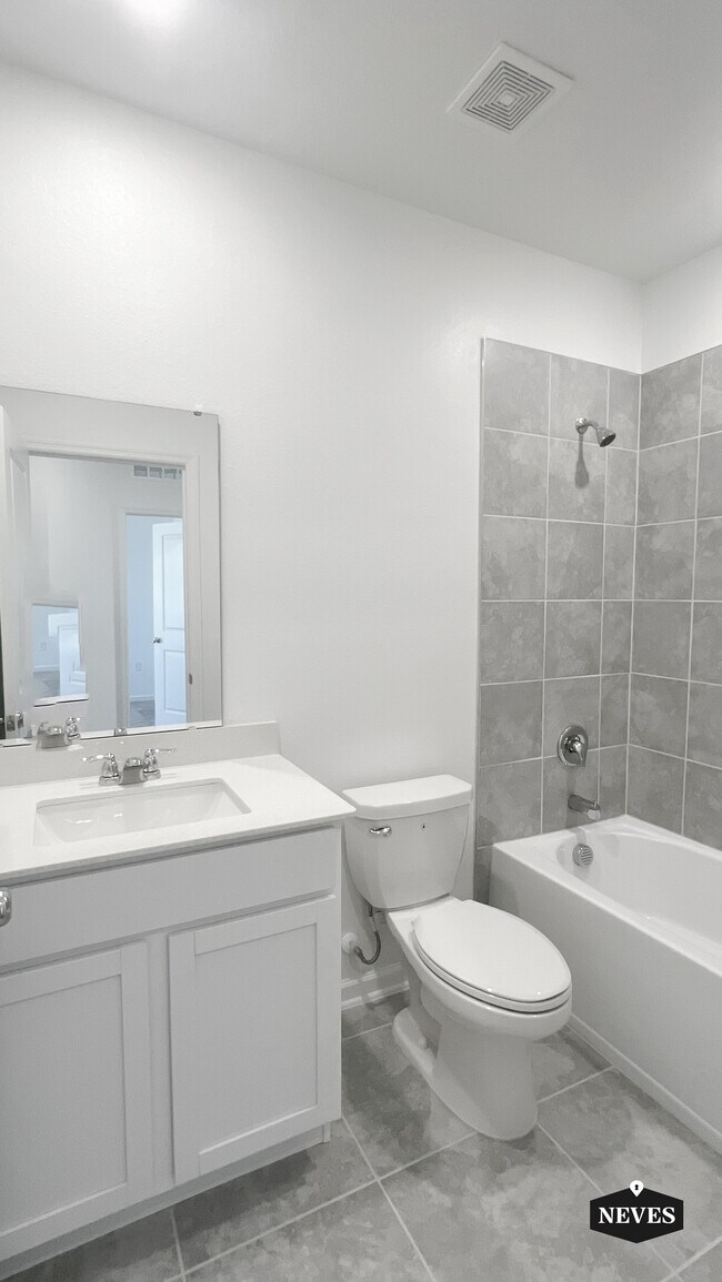 Building Photo - 2562 Skyline Lp