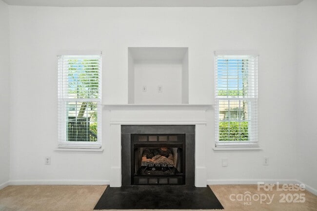 Building Photo - 15554 Stronvar House Ln