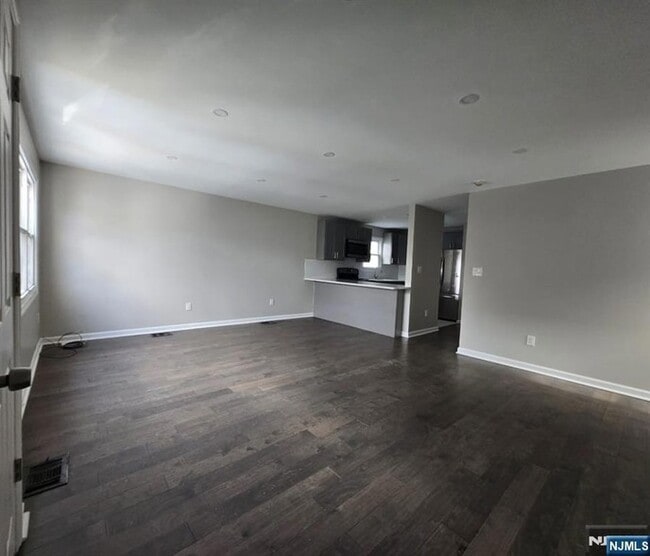 Building Photo - 7-9 Hudson St Unit 2ND