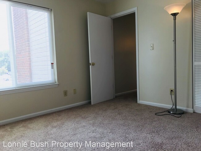 Building Photo - 2 br, 1 bath House - 35 Davenport Ct