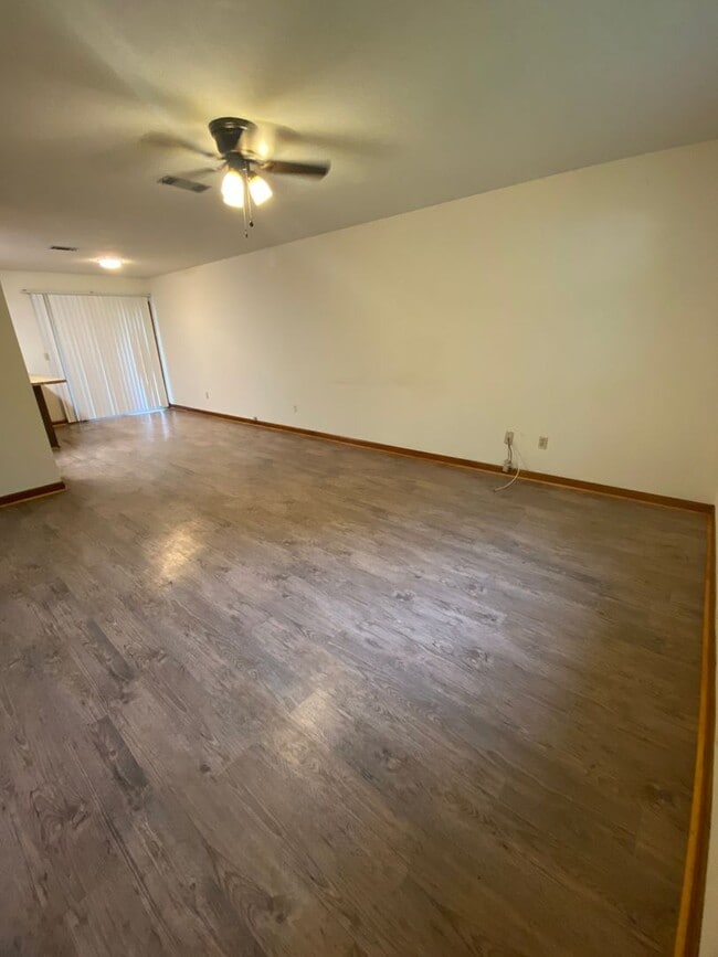 Building Photo - Duplex In Lake Jackson