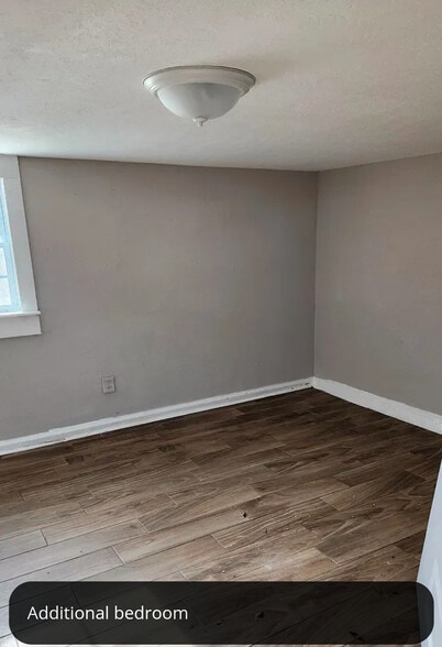 Building Photo - Room in Duplex on M.L.K. Jr Dr SW