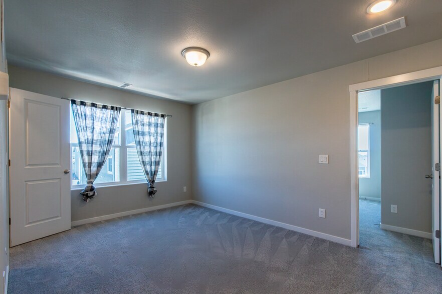 Building Photo - 8136 Lookout Ct