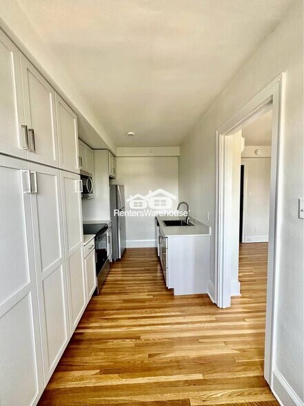 Building Photo - 2305 Grand Ave