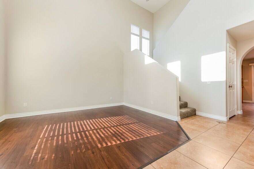 Building Photo - 5305 N Santa Fe Heights St