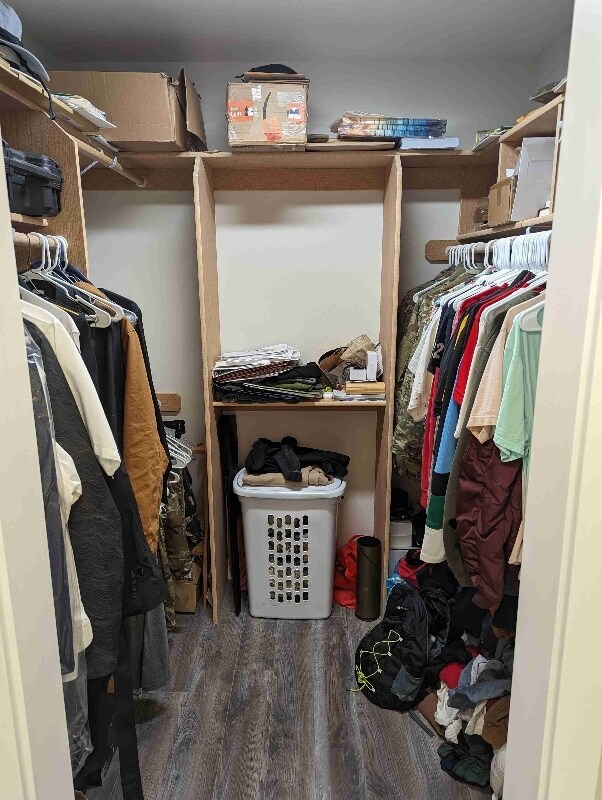 Building Photo - 957 W 12th Ave