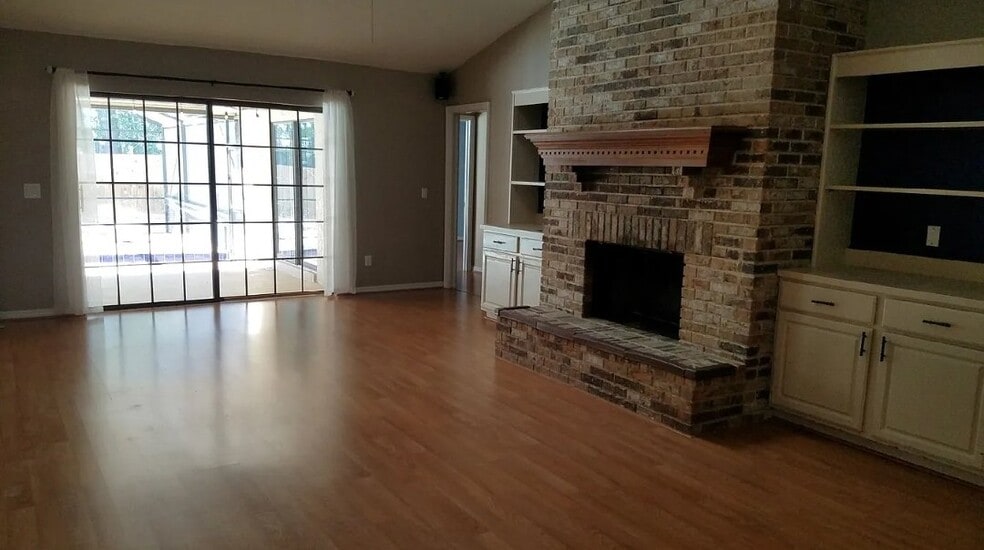 Building Photo - 2152 Palm Crest Dr