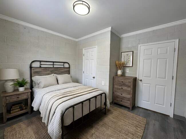 Building Photo - 303 Hay St