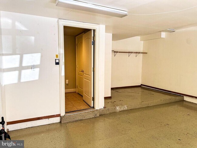 Building Photo - 6403 Velliety Ln