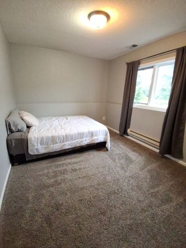 Building Photo - Dont Miss Out!  3 Bedroom Apple Valley Tow...