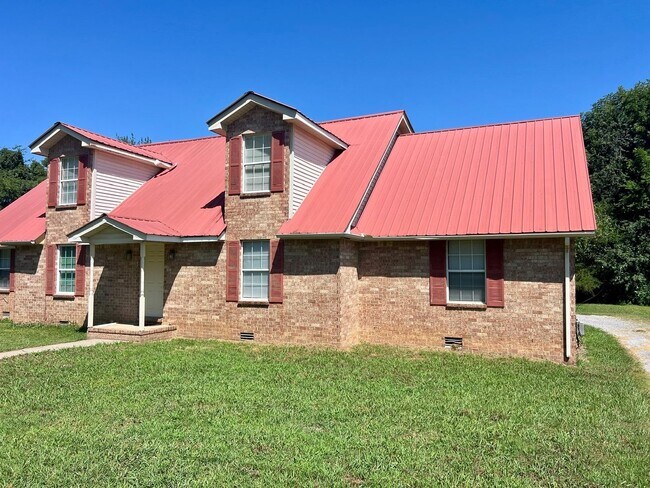 Building Photo - 2563 Carriage Dr