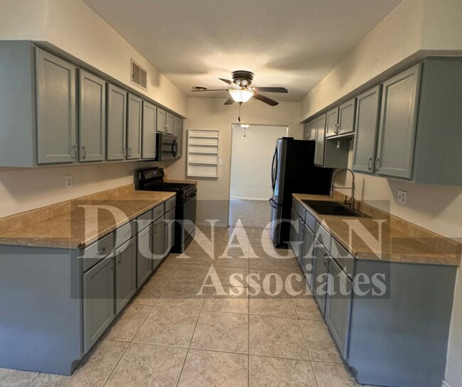 Building Photo - 4 Bedroom, 2 1/2 Bath Home