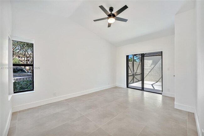 Building Photo - 2616 Carambola Cir N