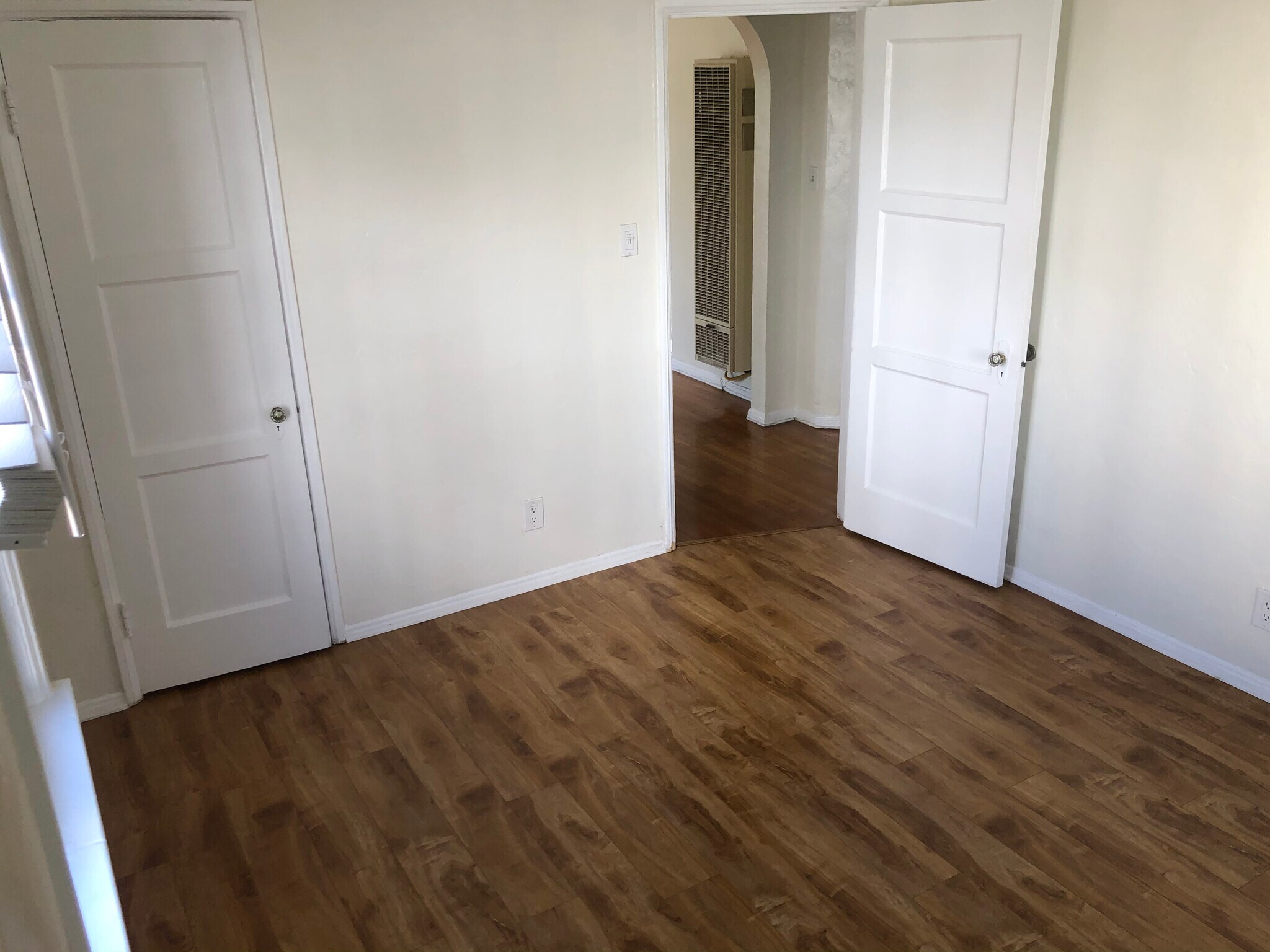 Building Photo - 1329 S Cloverdale Ave