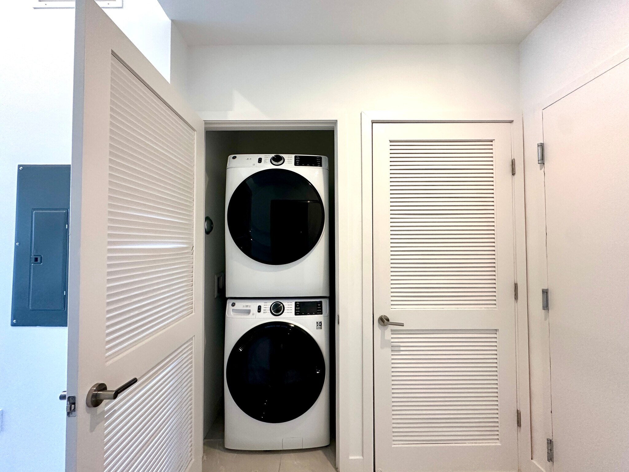 Building Photo - 1936 NW 2nd Ct