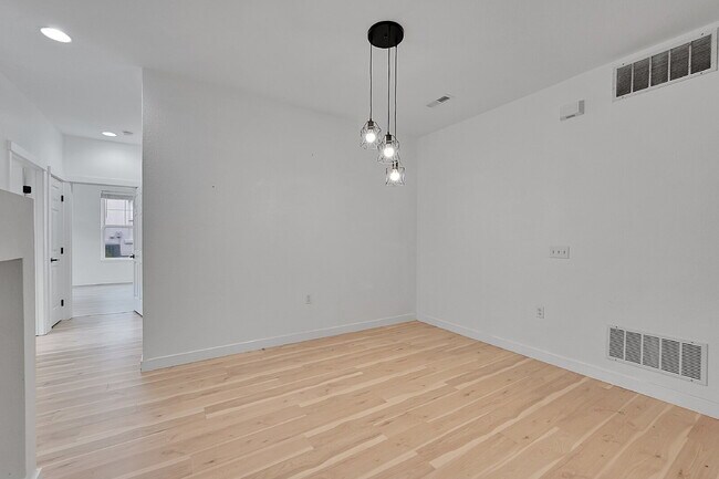 Building Photo - $2,350 - 2 Bed, 2 Bath Condo in Aurora wit...