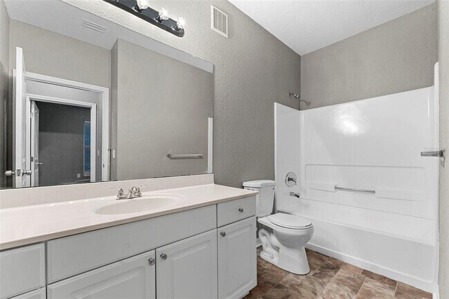 Building Photo - 1008 Hemingway Cir