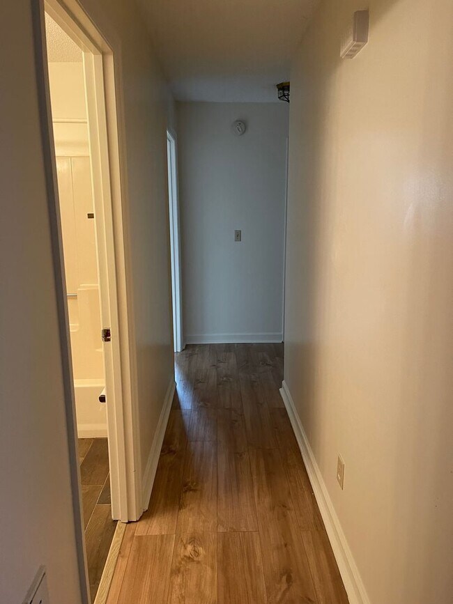 Building Photo - 3 Bedroom / 2 Bath Apt  Kingsport TN