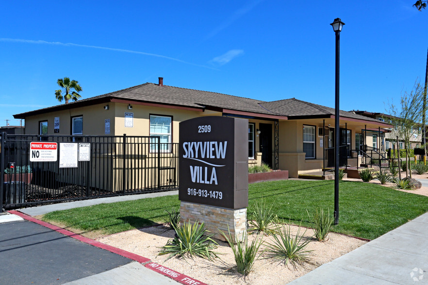 Primary Photo - Skyview Villa & Somerset Apartments