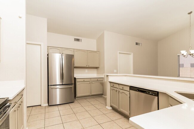 Building Photo - 7580 W San Miguel Ave