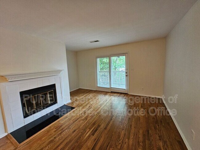 Building Photo - 333 Circle Ave