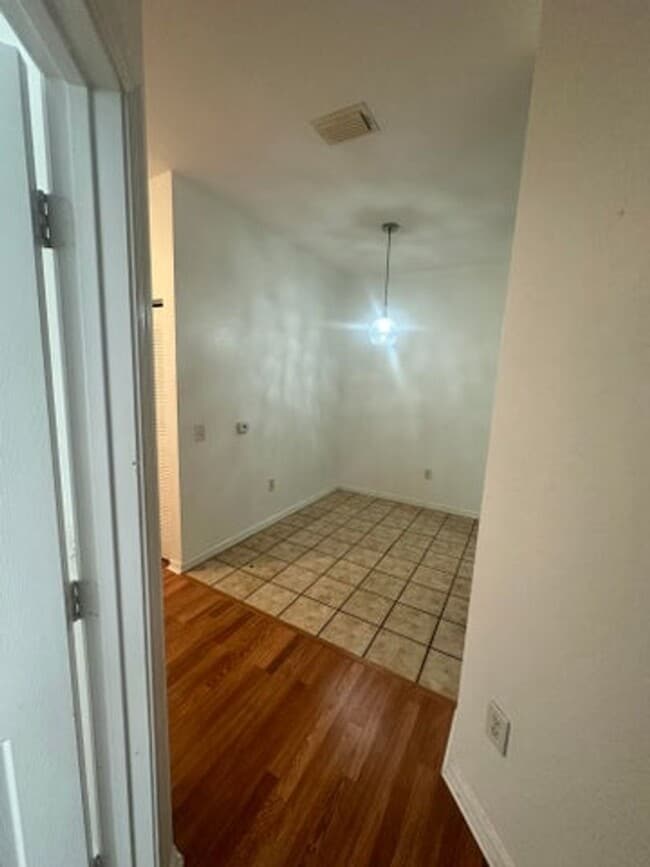 Building Photo - 220 Crestwood Cir