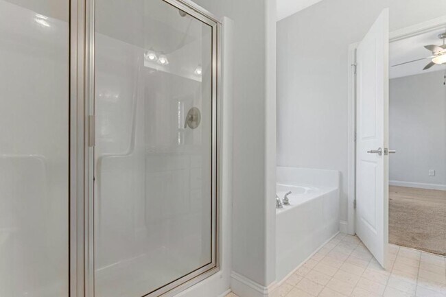 Building Photo - 2319 Davenport Ct