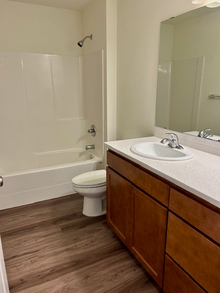 Building Photo - 700 N State St