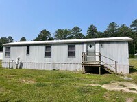 Building Photo - 2 Bed, 1 Bath newly renovated mobile home in park- Pet friendly!