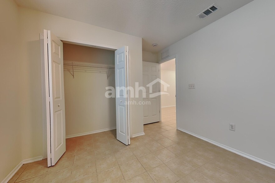 Building Photo - 77088 Cobblestone Dr