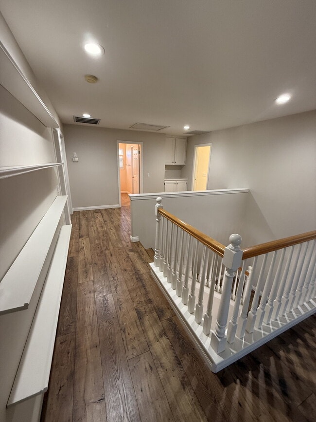 Building Photo - Spacious 5-Bed Family Home w/ 3-Car Garage Near Top Schools in Orange Crest.  One large bedroom a...