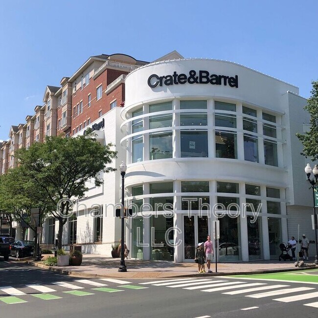 Building Photo - 2400 Clarendon Blvd