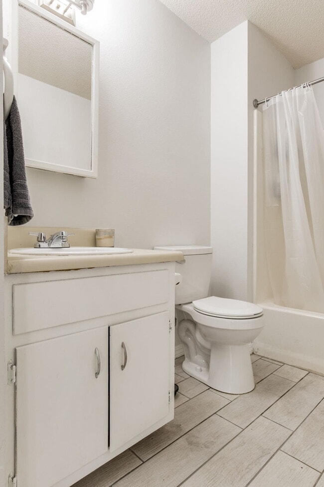 Building Photo - Move-in ready 3-bedroom, 1-bath cottage