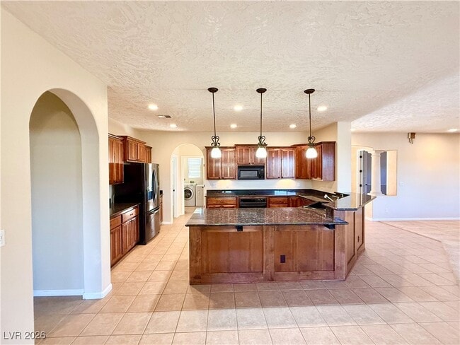 Building Photo - 3530 E Vineyard Dr