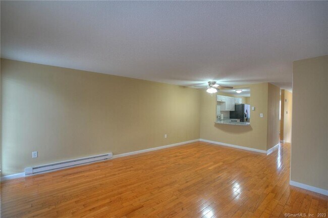 Building Photo - 528 Shennecossett Rd