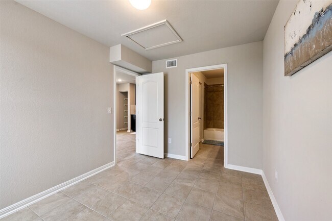 Building Photo - 1500 Arbor Knot Dr