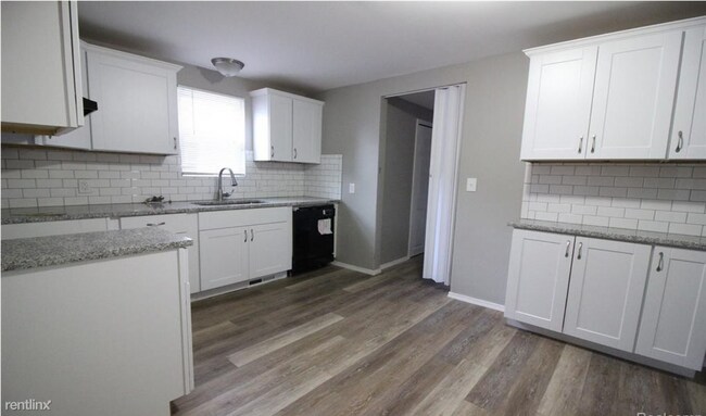 Building Photo - 3 br, 1 bath House - 26209 Belanger St