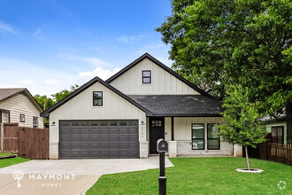 Building Photo - Bright, Inviting Home in Fort Worth