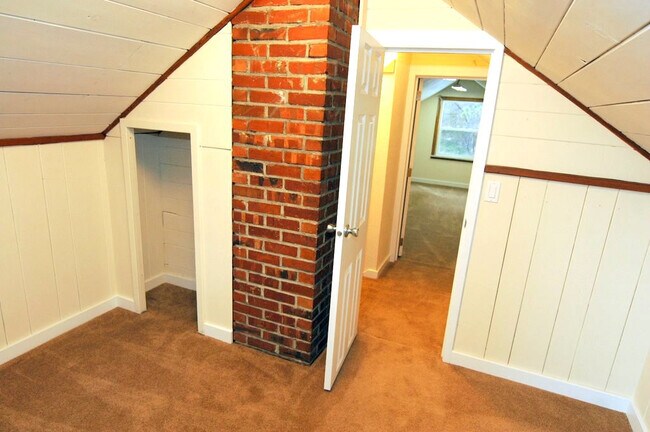 Building Photo - Cle Elum Rental