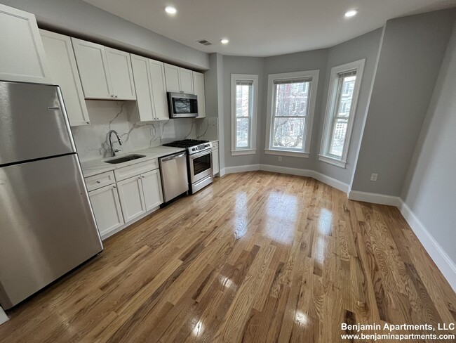 Building Photo - 372 Oxford St