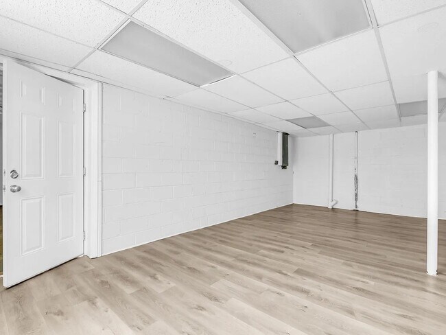 Building Photo - 101 Meadow Ln